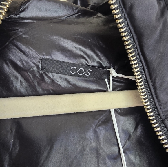 COS Reversible Hooded Zip-Up Bib In Black Unisex Size Onesize NWT - Picture 5 of 12